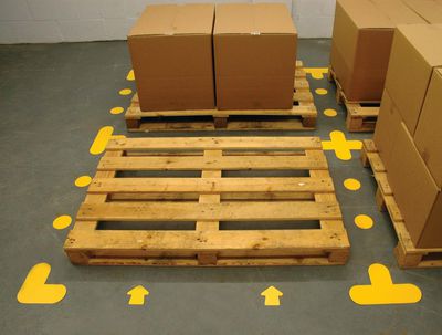 Stellplatzmarkierung mit Bodenmarkierungsformen