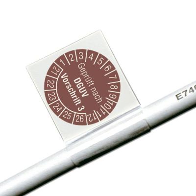 Kabelprüfplakette mit Standard-Text als Fahne an einem Kabel