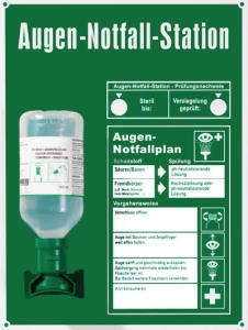 Augen-Notfallstation mit Augenspülung und Notfallplan
