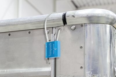 Kabelplombe Cable Lock mit Stahlseil und blauem Aluminiumgehäuse, nummeriert