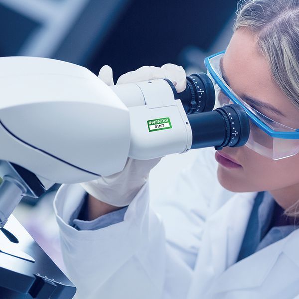 Beispiel: Laborgeraete Inventarisierung - DuraGuard Inventaretiketten