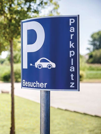 Parkschild Besucher mit gewölbter Oberfläche