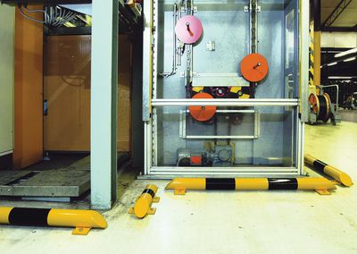 Ramm-Schutzvorrichtung für Produktionsanlagen