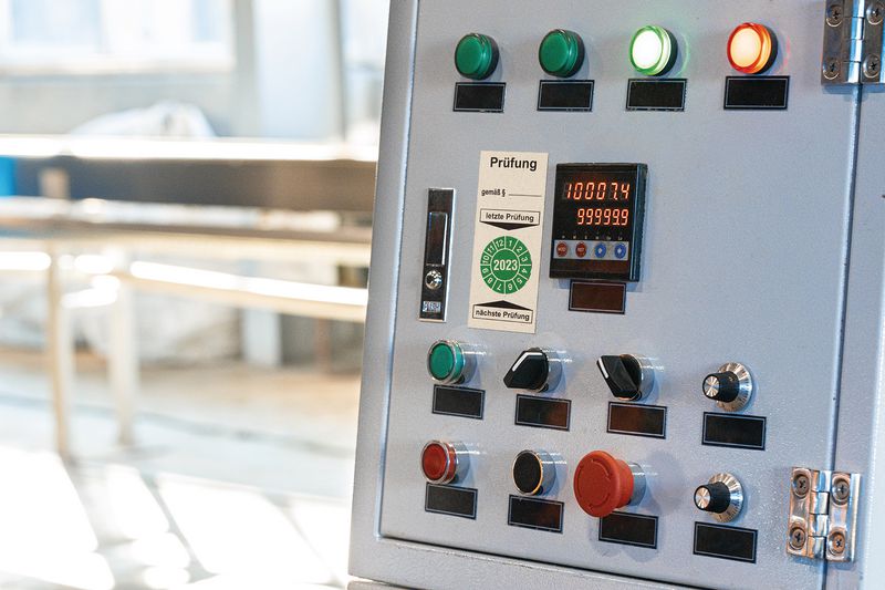 Grundplaketten Für Prüfplaketten - 8x5cm Selbstklebend Witterungsbeständig